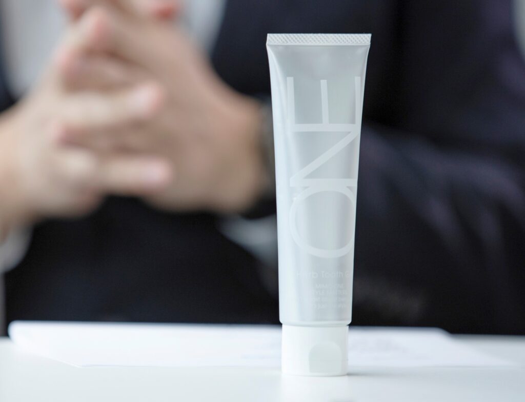 MiMC ONE「ハーブトゥースジェル」和漢方ゼリーとも表現できる歯磨きジェル