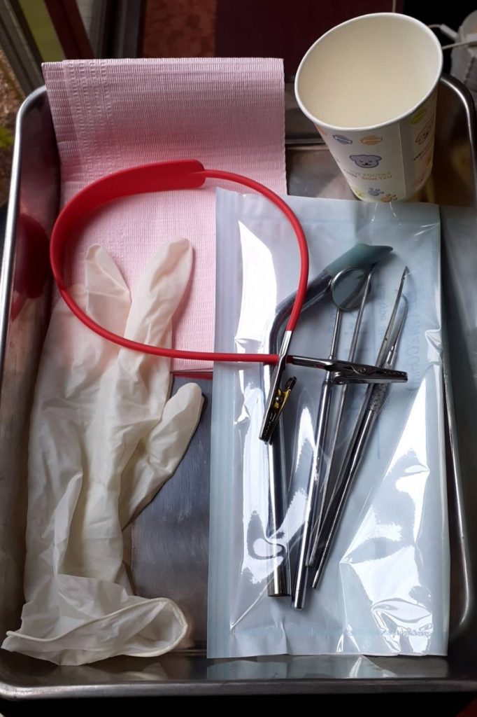 医療法人福涛会 平澤歯科医院 使い捨て紙コップ・エプロン・グローブ（手袋）の使用。 ひとりの診療ごとに交換。