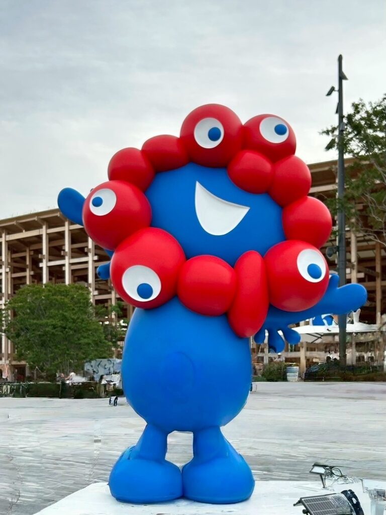 大阪万博キャラクター
ミャクミャク